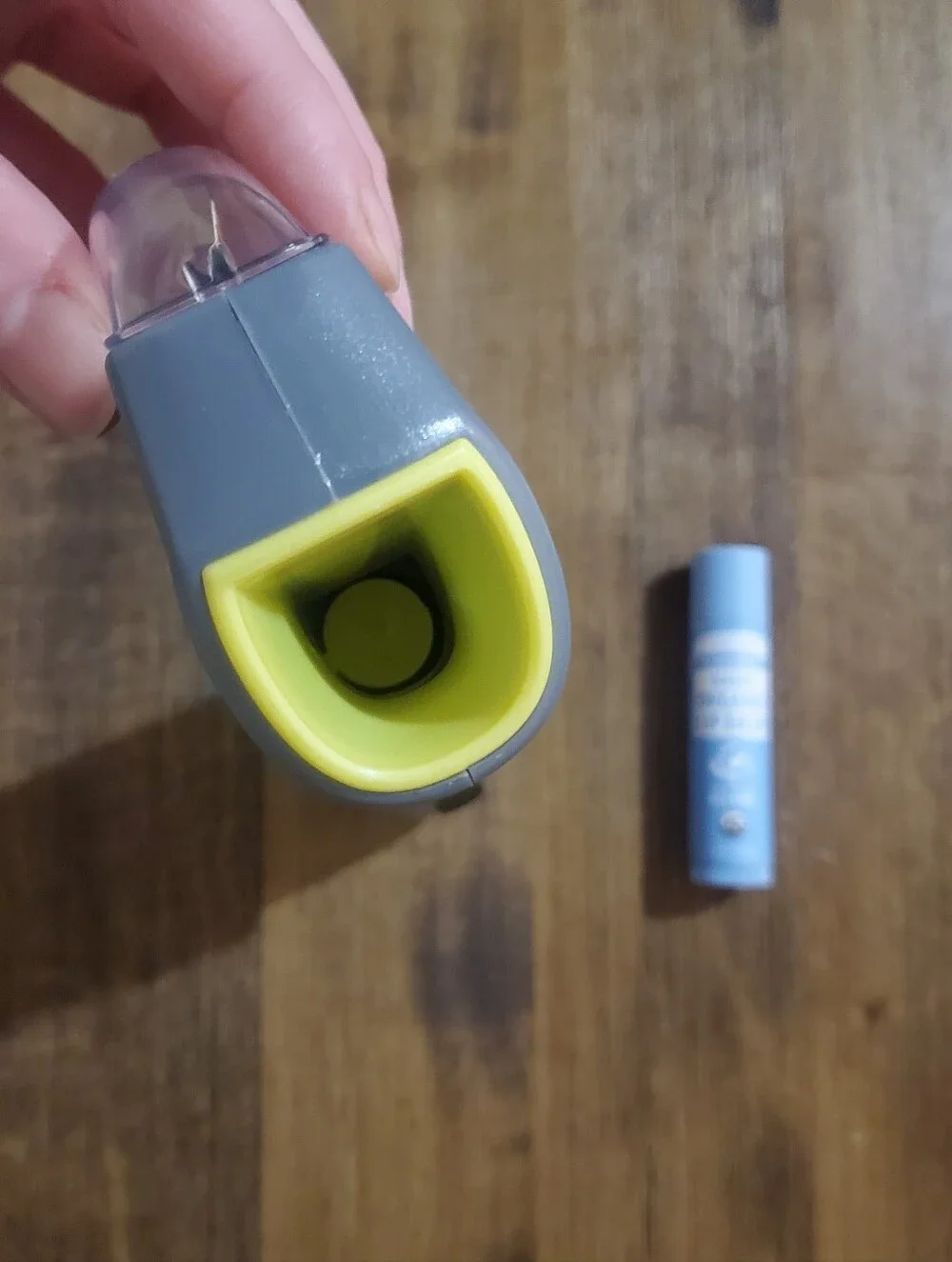 New Handheld Treat Launcher For Dogs - Fun Food Toy